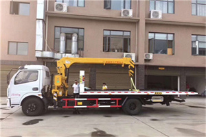 库伦旗附近汽车轮胎更换